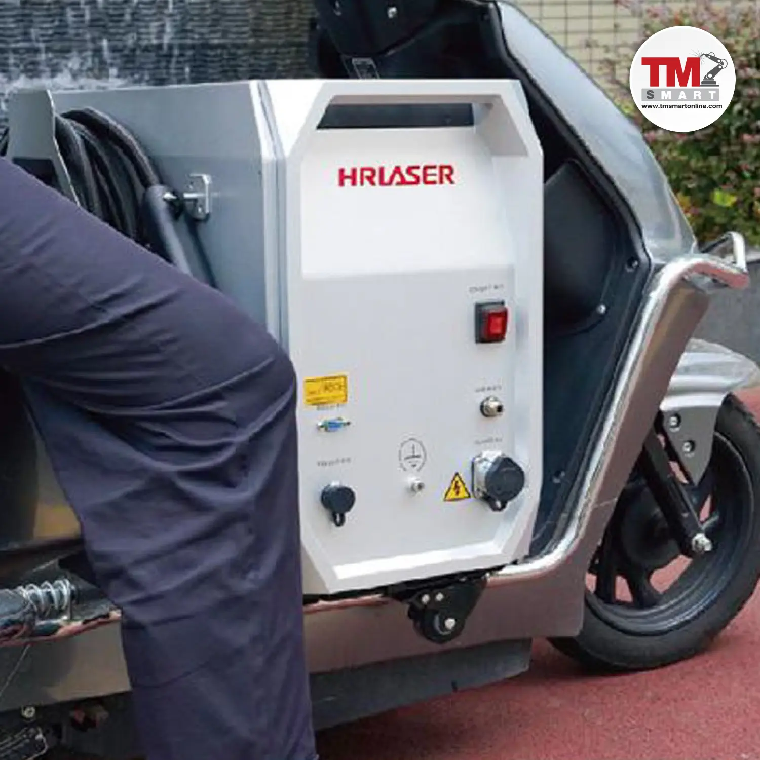เครื่องเชื่อมเลเซอร์แบบพกพา หรือ Air Cooling Handheld Laser Welding Machine ยี่ห้อ HR Laser รุ่น A1MD30i 3000w /A1SE40i 4500w /A1SE60i 6000w พร้อมชุดฟีดลวด ป้อนลวด อัตโนมัติ น้ำหนักเบา ขึ้นมอเตอร์ไซได้